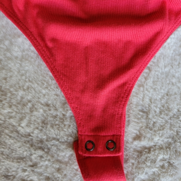 EXPRESS Red ruffle off the shoulder bodysuit - Picture 10 of 11